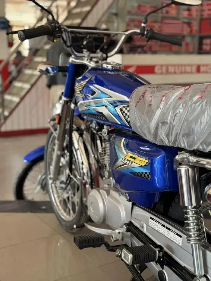 Cận cảnh xe côn tay Honda CG125 Blue ra mắt tại Pakistan, giá chỉ 19 triệu đồng Cận cảnh xe côn tay Honda CG125 Blue ra mắt tại Pakistan, giá chỉ 19 triệu đồng
