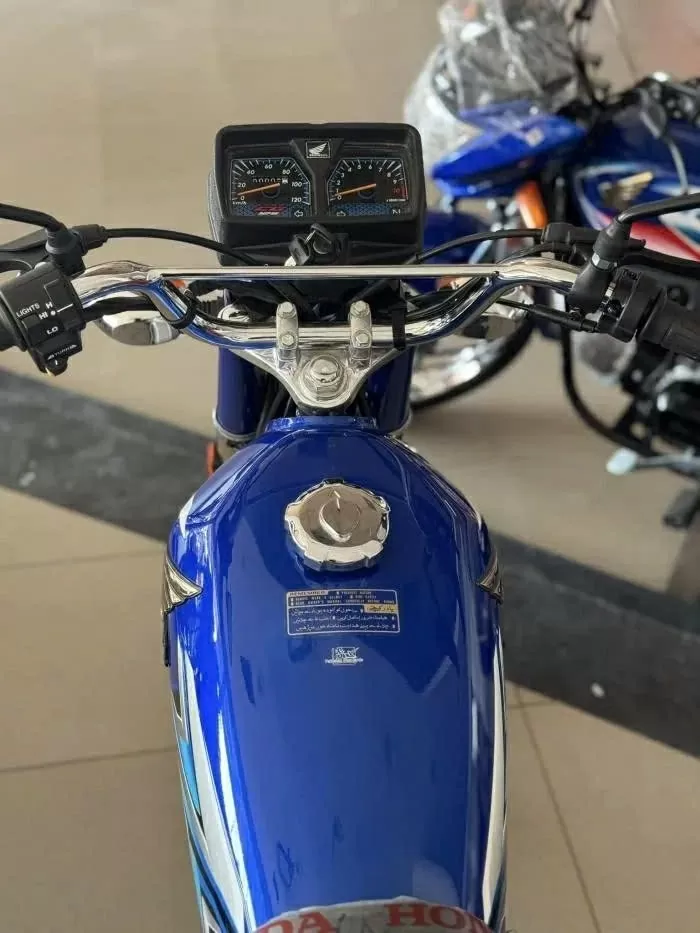 Cận cảnh xe côn tay Honda CG125 Blue ra mắt tại Pakistan, giá chỉ 19 triệu đồng Cận cảnh xe côn tay Honda CG125 Blue ra mắt tại Pakistan, giá chỉ 19 triệu đồng