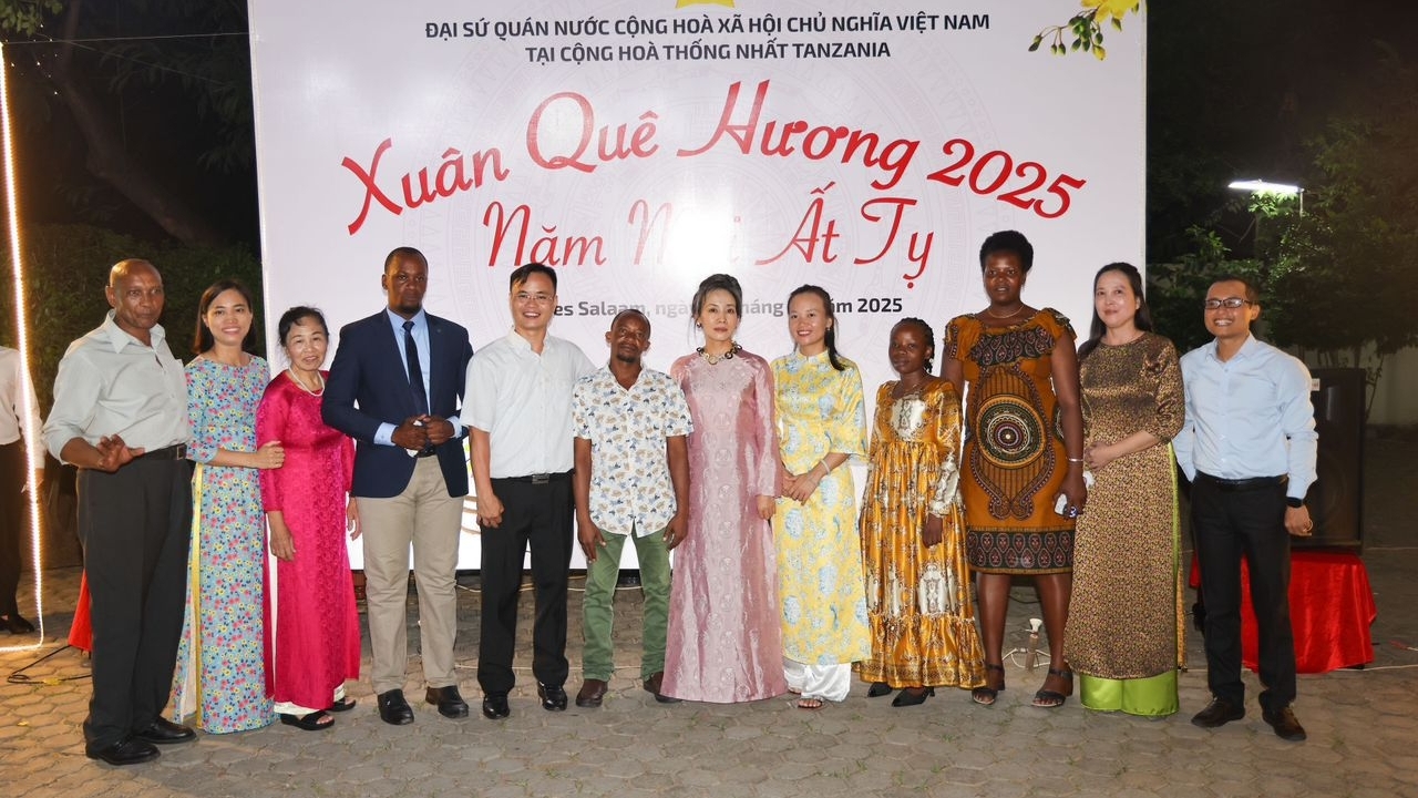 Ấm áp chương trình Xuân Quê hương 2025 tại Tanzania