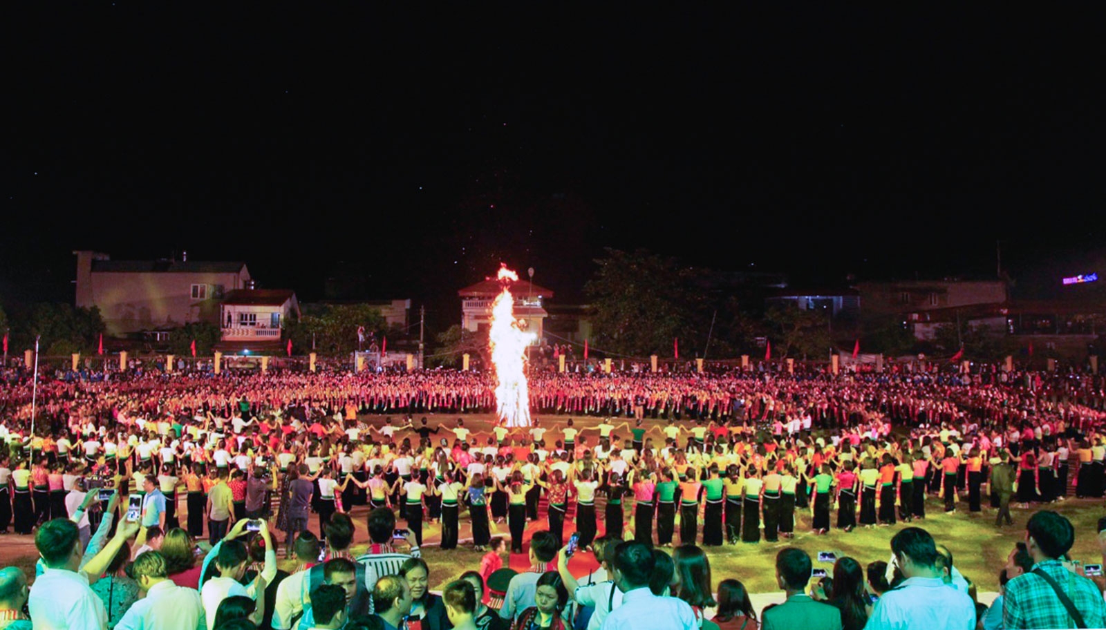 Thành phố Sơn La gìn giữ và phát huy điệu Xoè Thái cổ.