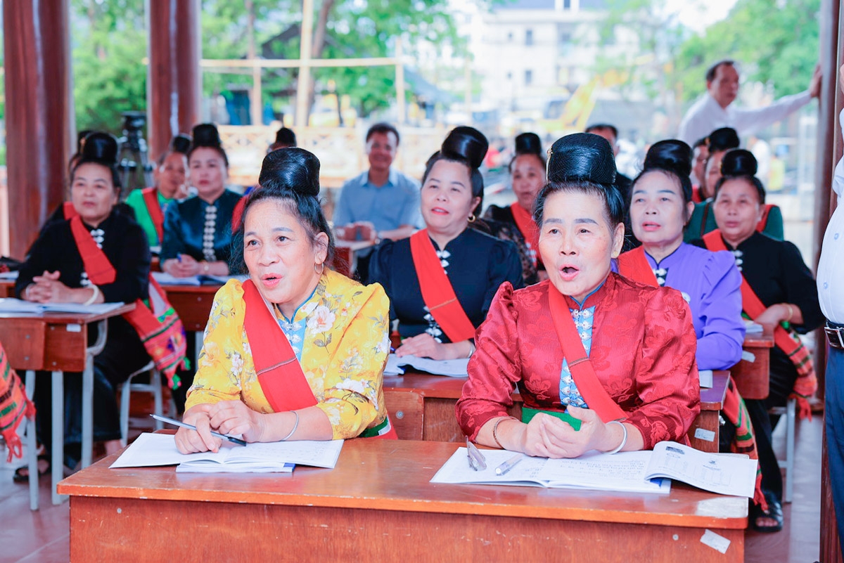 Thành phố Sơn La gìn giữ tiếng nói, chữ viết của dân tộc Thái.