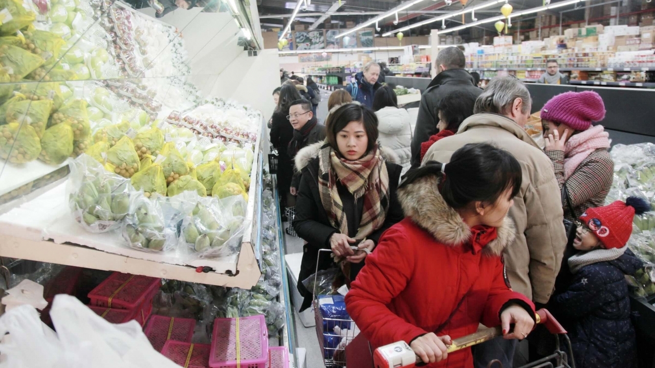 Xuân Ất Tỵ 2025: Rộn ràng chợ Tết Việt tại châu Âu