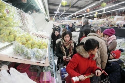 Xuân Ất Tỵ 2025: Rộn ràng chợ Tết Việt tại châu Âu