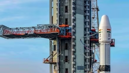 Ấn Độ đánh dấu lần phóng thứ 100 đưa vệ tinh dẫn đường NVS-02 vào quỹ đạo