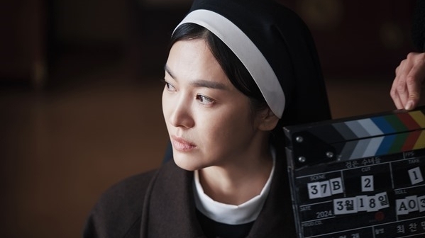 Ngọc nữ xứ Hàn Song Hye Kyo thắng lớn, hốt bạc với 'Dark Nuns'