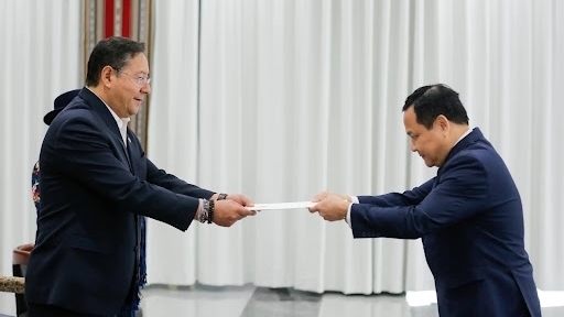 Đại sứ Bùi Văn Nghị trình Thư ủy nhiệm lên Tổng thống Bolivia