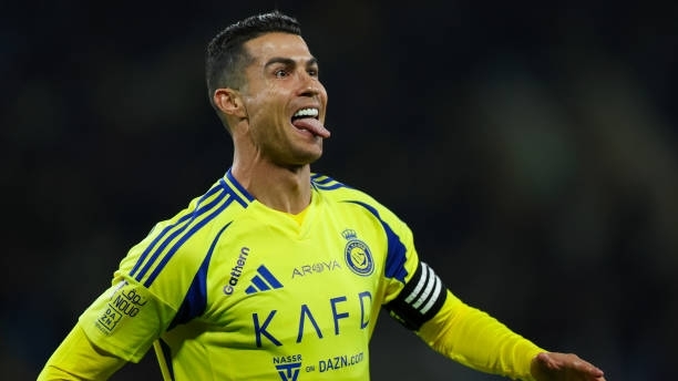 Ronaldo tỏa sáng, thách thức người hâm mộ Al-Raed sau khi bị chế giễu