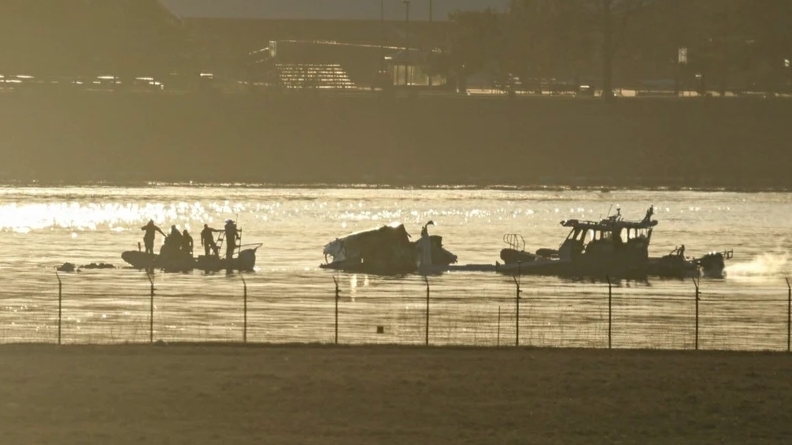 Điện thăm hỏi về vụ tai nạn máy bay tại Mỹ