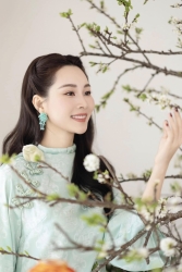 'Đứng ngồi không yên' với nhan sắc trẻ trung của Hoa hậu Đặng Thu Thảo