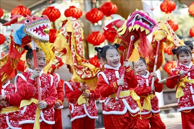 Trung Quốc: Phong phú và đa dạng các hoạt động vui đón Tết Trung Quốc: Phong phú và đa dạng các hoạt động vui đón Tết