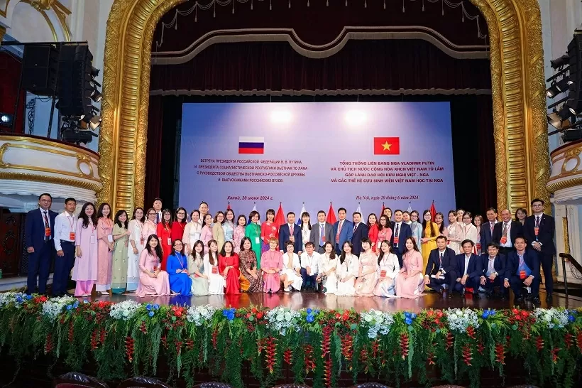 Đối ngoại nhân dân chuyển mình cùng kỷ nguyên mới Đối ngoại nhân dân chuyển mình cùng kỷ nguyên mới