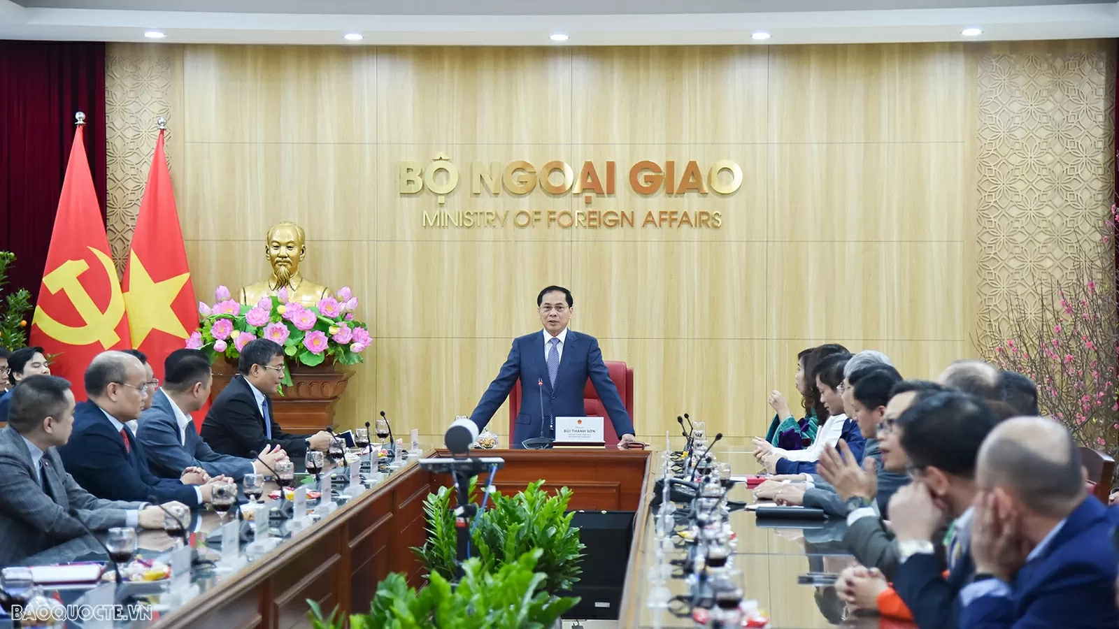 Ngành Ngoại giao tranh thủ tối đa cơ hội, phát huy thành quả và vị thế mới, đổi mới sáng tạo, quyết tâm giành nhiều thắng lợi mới Ngành Ngoại giao tranh thủ tối đa cơ hội, phát huy thành quả và vị thế mới, đổi mới sáng tạo, quyết tâm giành nhiều thắng lợi mới