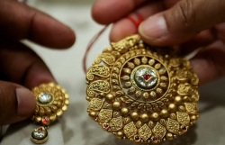 Giá vàng hôm nay 4/2/2025: Giá vàng tăng vù vù sau hành động của ông Trump, tiến gần đỉnh cao nhất mọi thời đại, trong nước liên tục đi lên