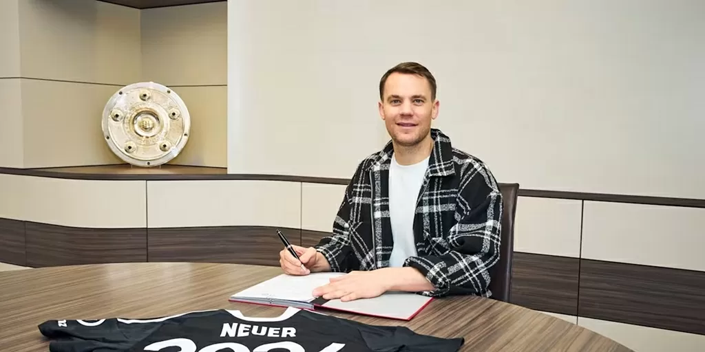 Thủ môn Manuel Neuer ở lại Bayern Munich năm thứ 15 Thủ môn Manuel Neuer ở lại Bayern Munich năm thứ 15