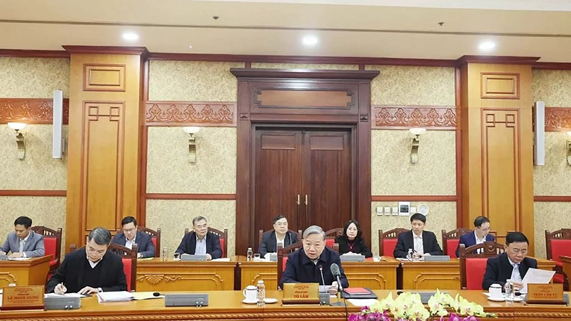 Tổng Bí thư Tô Lâm: Các cơ quan, đơn vị, địa phương bắt tay ngay vào công việc, không để xảy ra tình trạng ăn Tết kéo dài Tổng Bí thư Tô Lâm: Các cơ quan, đơn vị, địa phương bắt tay ngay vào công việc, không để xảy ra tình trạng ăn Tết kéo dài