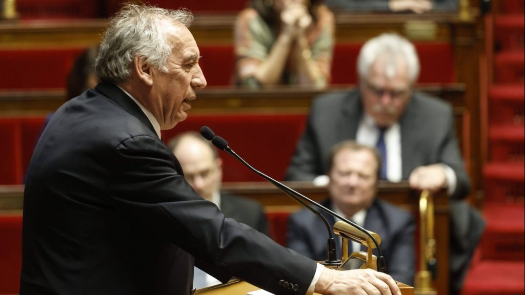 Thủ tướng Pháp dùng 'chiêu độc' qua mặt Quốc hội, điều gì khiến ông tự tin không bị bãi nhiệm?