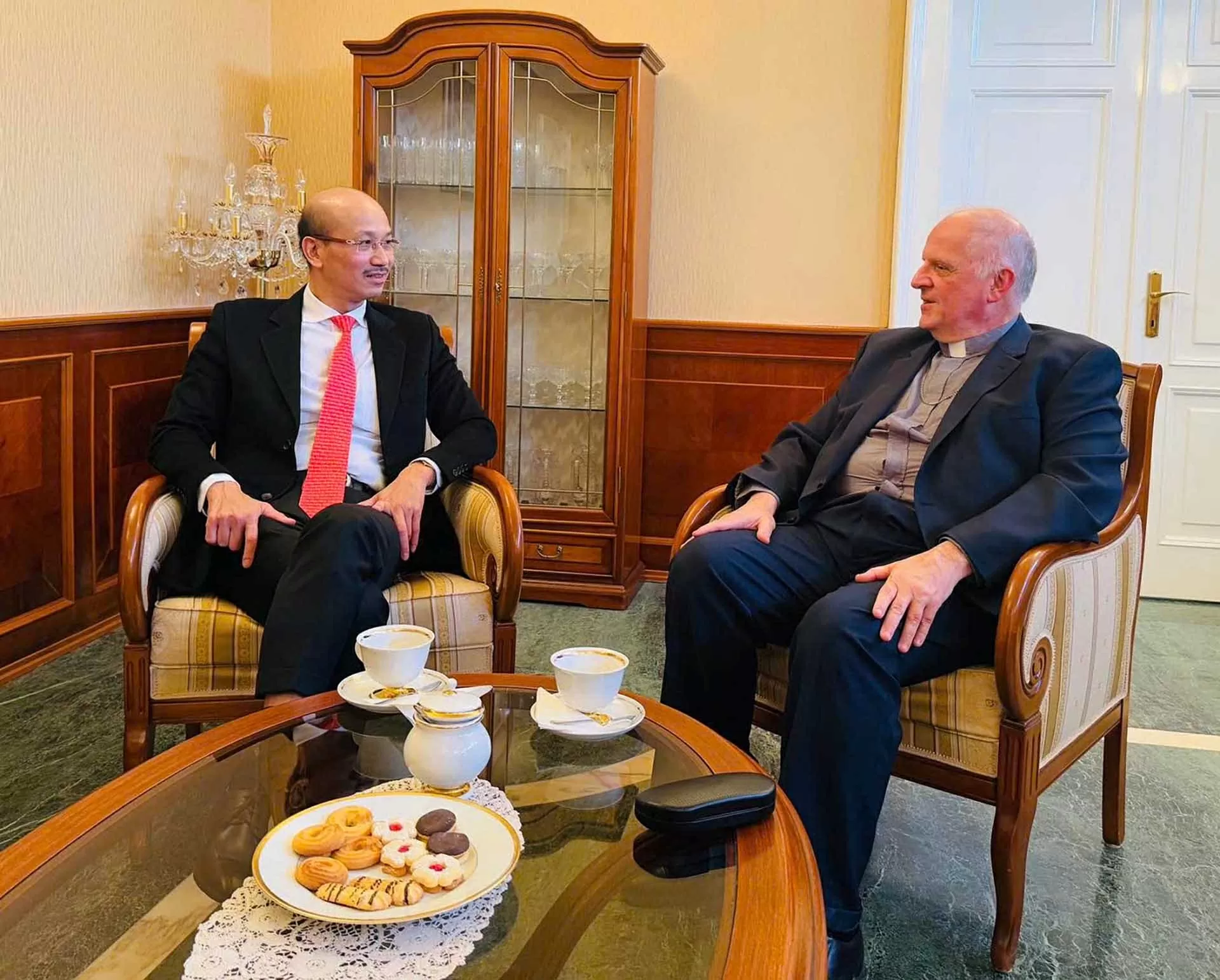 Đại sứ Bùi Lê Thái gặp Trưởng đoàn Ngoại giao tại Hungary Đại sứ Bùi Lê Thái gặp Trưởng đoàn Ngoại giao tại Hungary