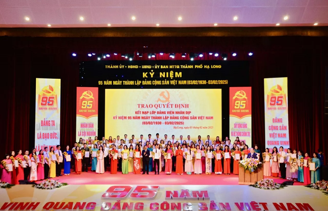 Quảng Ninh: TP. Hạ Long kỷ niệm 95 năm Ngày thành lập Đảng Cộng sản Việt Nam Quảng Ninh: TP. Hạ Long kỷ niệm 95 năm Ngày thành lập Đảng Cộng sản Việt Nam