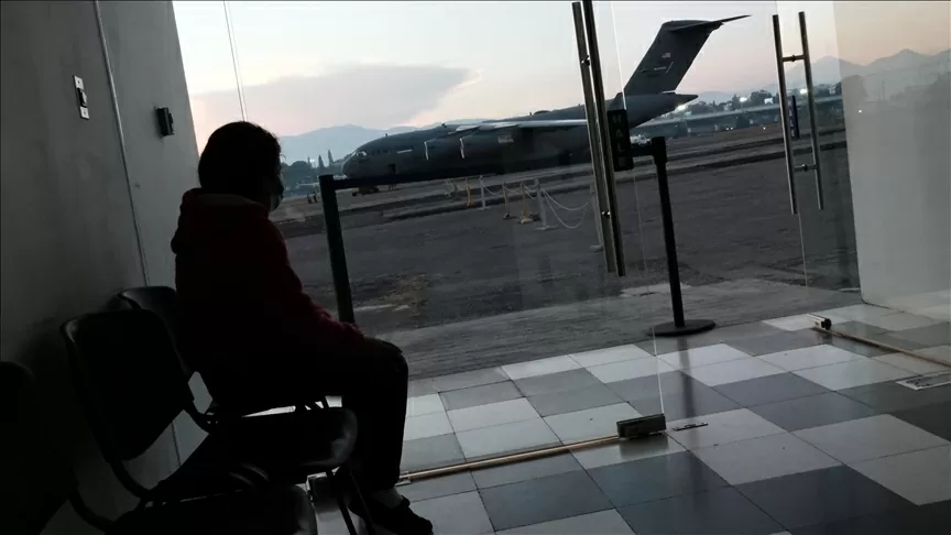 Mỹ bắt đầu chuyển người nhập cư tới căn cứ Guantanamo Mỹ bắt đầu chuyển người nhập cư tới căn cứ Guantanamo