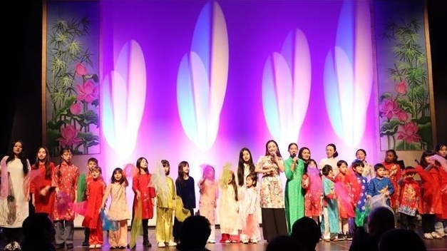 Lễ hội Tết Việt tưng bừng và ấm áp ở nhiều nước