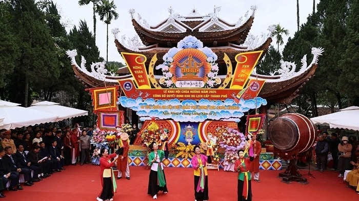 Thủ tướng Chính phủ yêu cầu xử lý nghiêm các hành vi lợi dụng di tích, lễ hội, tín ngưỡng để trục lợi