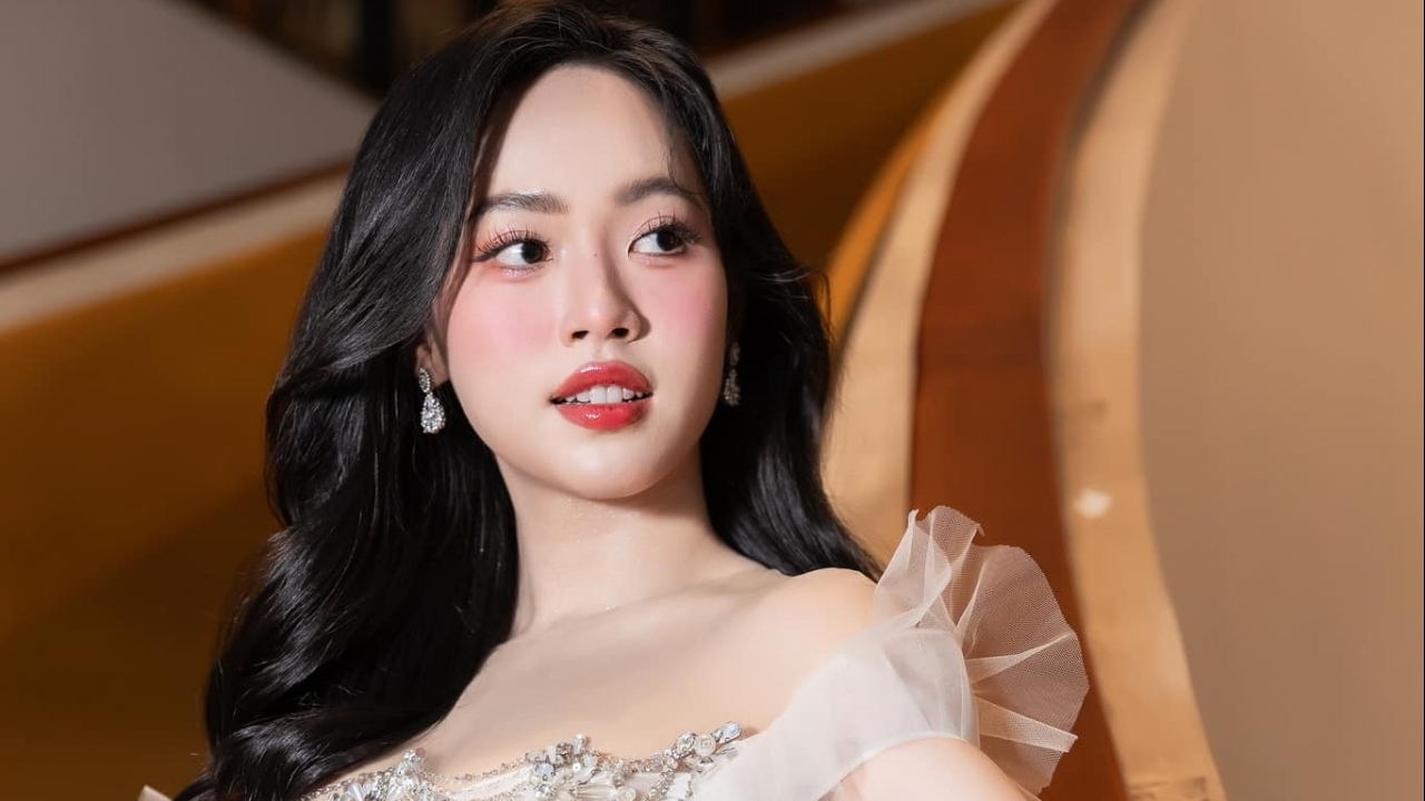 Á hậu Trịnh Thùy Linh khoe sắc trong bộ ảnh mới