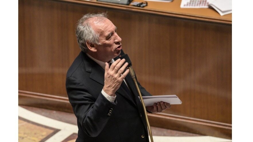 Thủ tướng Pháp thoát 'dớp' của những người tiền nhiệm, bình an vô sự vượt ải khó với thắng lợi