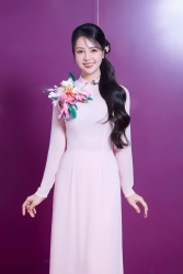 NSND Thu Hà được khen đẹp mặn mà, Trấn Thành tình tứ bên bà xã