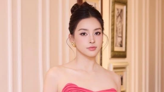 Ngắm sắc vóc 'không phải dạng vừa' của nữ chính Trần Tiểu Vy trong Bộ tứ báo thủ