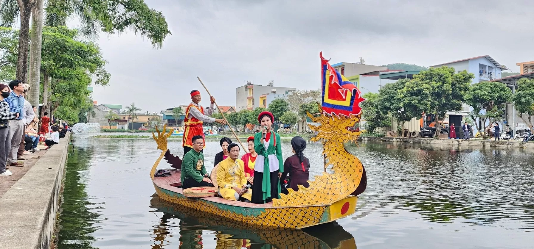 Về Bắc Kinh, trẩy hội Xuân lớn nhất vùng Kinh Bắc Về Bắc Ninh, trẩy hội Xuân lớn nhất vùng Kinh Bắc