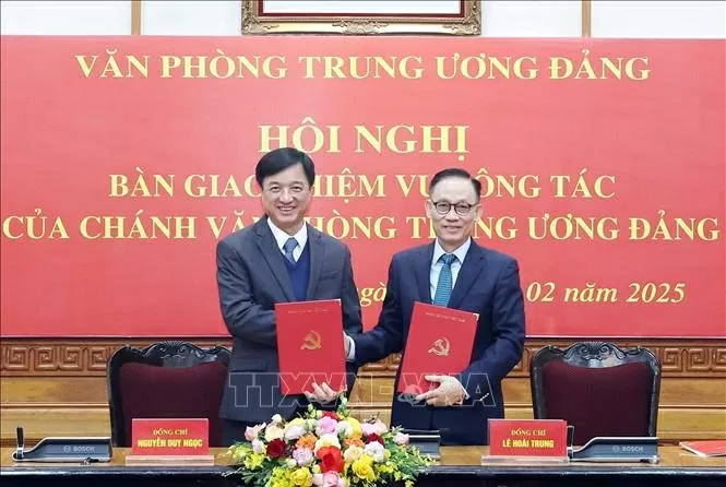 Tổng Bí thư Tô Lâm dự Hội nghị bàn giao nhiệm vụ công tác của Chánh Văn phòng Trung ương Đảng Tổng Bí thư Tô Lâm dự Hội nghị bàn giao nhiệm vụ công tác của Chánh Văn phòng Trung ương Đảng