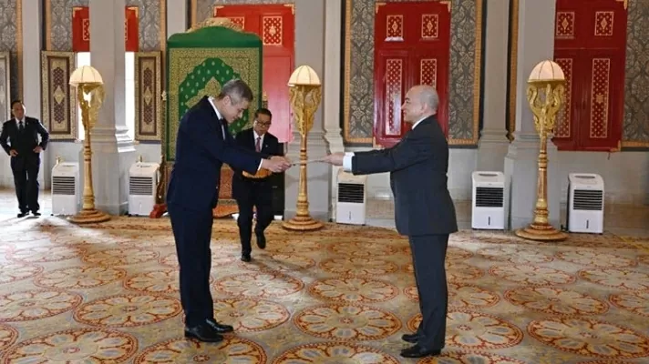 Đại sứ Nguyễn Minh Vũ trình Quốc thư lên Quốc vương Campuchia Norodom Sihamoni Đại sứ Nguyễn Minh Vũ trình Quốc thư lên Quốc vương Campuchia Norodom Sihamoni