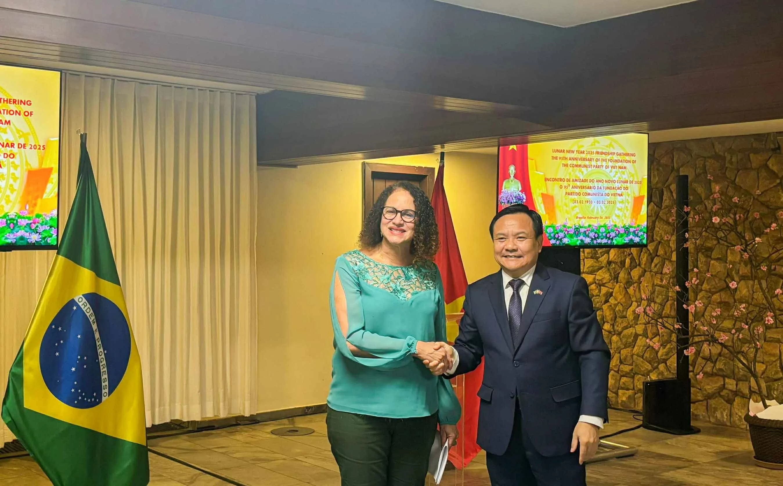 Gặp gỡ hữu nghị đầu Xuân và kỷ niệm 95 năm thành lập Đảng Cộng sản Việt Nam tại Brazil