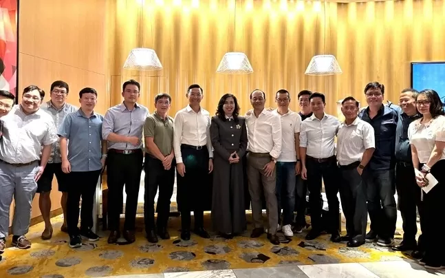 Thứ trưởng Ngoại giao gặp gỡ kiều bào là chuyên gia, trí thức, học giả người Việt Nam tại Singapore Thứ trưởng Ngoại giao gặp gỡ kiều bào là chuyên gia, trí thức, học giả người Việt Nam tại Singapore