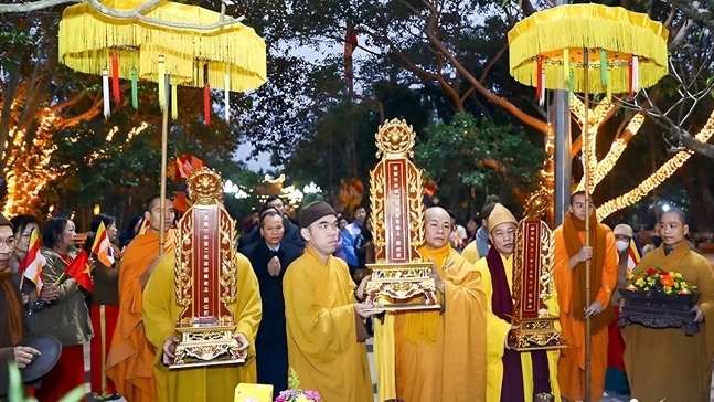 Dù trời giá rét, lễ khai hội Tây Yên Tử tỉnh Bắc Giang vẫn thu hút hàng chục nghìn người