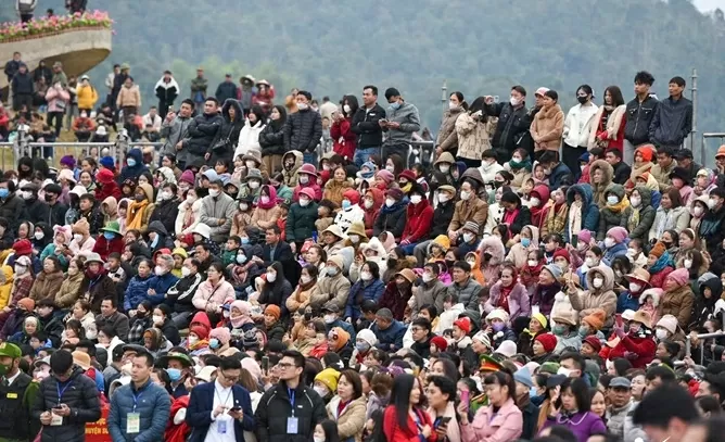 Dù trời giá rét, lễ khai hội Tây Yên Tử tỉnh Bắc Giang vẫn thu hút hàng chục nghìn người Dù trời giá rét, lễ khai hội Tây Yên Tử tỉnh Bắc Giang vẫn thu hút hàng chục nghìn người