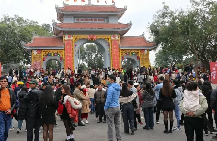 Du khách nô nức trẩy Hội Lim. (Nguồn: Giáo dục Thời đại) Du khách nô nức trẩy Hội Lim. (Nguồn: Giáo dục Thời đại)