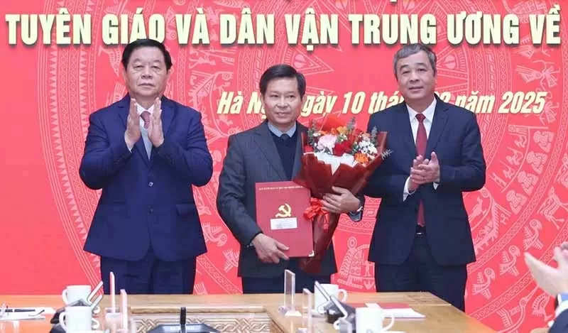 Ban Tuyên giáo và Dân vận Trung ương triển khai các quyết định về công tác cán bộ Ban Tuyên giáo và Dân vận Trung ương triển khai các quyết định về công tác cán bộ