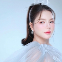 Người đẹp Lý Nhã Kỳ trong veo, hút hồn người đối diện, diễn viên Thanh Sơn 'bụi bặm' và đầy chất lãng tử