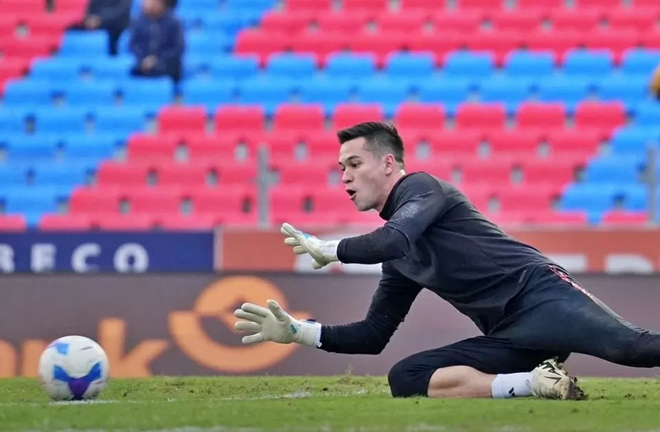 Nguyễn Filip hóa người nhện, CLB Công an Hà Nội thoát thua CLB Hà Tĩnh Nguyễn Filip hóa người nhện, CLB Công an Hà Nội thoát thua CLB Hà Tĩnh