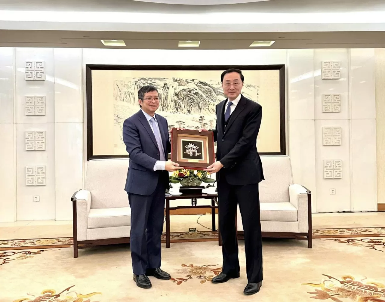 Đại sứ Phạm Thanh Bình chào xã giao Thứ trưởng Ngoại giao Trung Quốc Tôn Vệ Đông Đại sứ Phạm Thanh Bình chào xã giao Thứ trưởng Ngoại giao Trung Quốc Tôn Vệ Đông