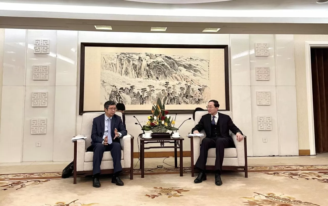 Đại sứ Phạm Thanh Bình chào xã giao Thứ trưởng Ngoại giao Trung Quốc Tôn Vệ Đông Đại sứ Phạm Thanh Bình chào xã giao Thứ trưởng Ngoại giao Trung Quốc Tôn Vệ Đông