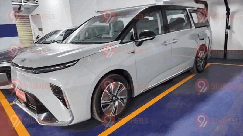 Lộ diện Minivan điện MG M9 ngoài đời thực, có khả năng sớm về Việt Nam Lộ diện Minivan điện MG M9 ngoài đời thực, có khả năng sớm về Việt Nam
