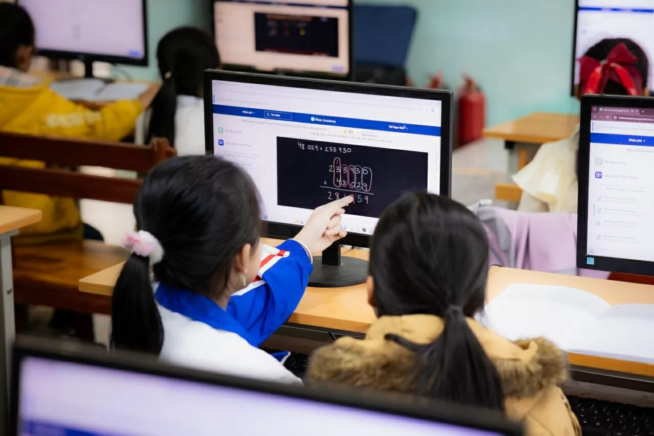 Việt Nam vươn lên thứ hai toàn cầu trong việc sử dụng nền tảng trực tuyến Khan Academy Việt Nam vươn lên thứ hai toàn cầu trong việc sử dụng nền tảng trực tuyến Khan Academy