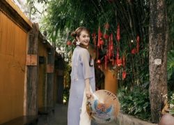 Ngắm sắc vóc gợi cảm, thanh thoát của diễn viên Minh Hằng