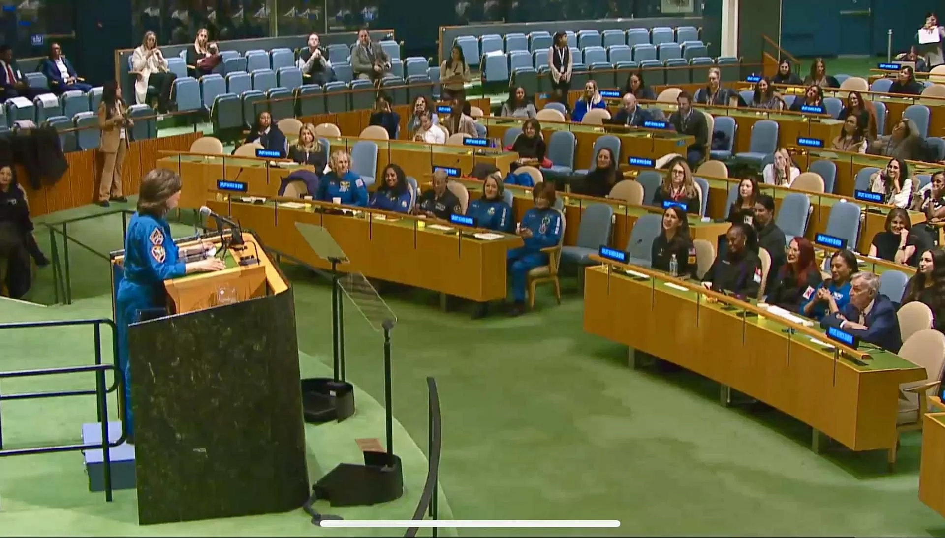 Tự hào về trí tuệ, năng lực và bản lĩnh của người phụ nữ Việt Nam Tự hào về trí tuệ, năng lực và bản lĩnh của người phụ nữ Việt Nam