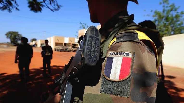 Pháp tiếp tục chuỗi ngày rút quân ở Tây Phi