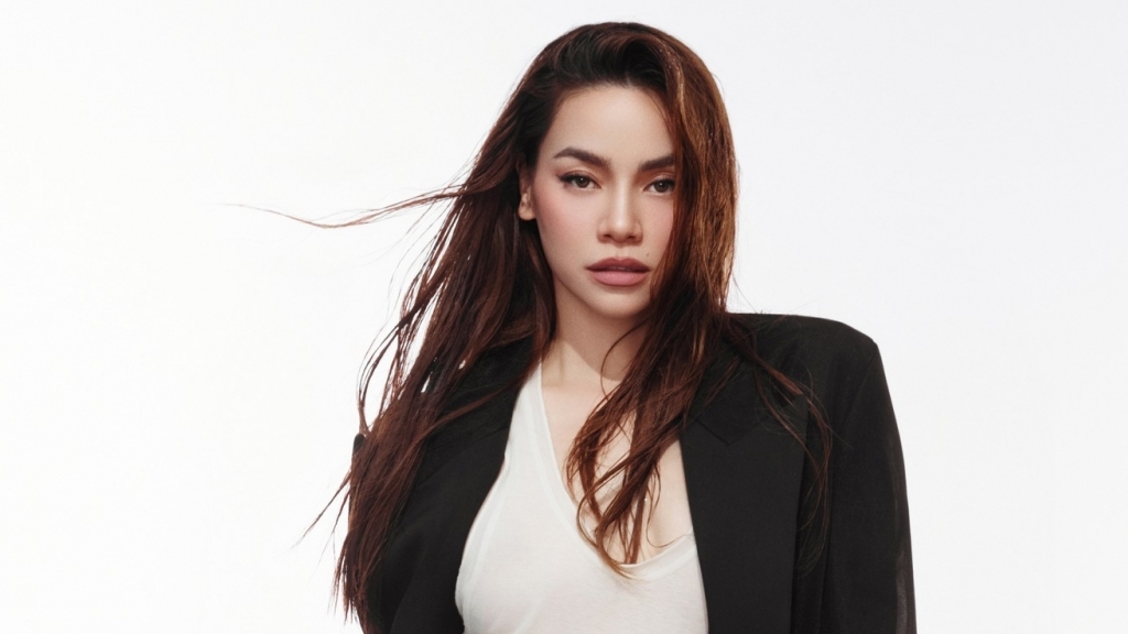 Ca sĩ Hồ Ngọc Hà hóa 'quý cô sành điệu', cuốn hút trong mọi khung hình