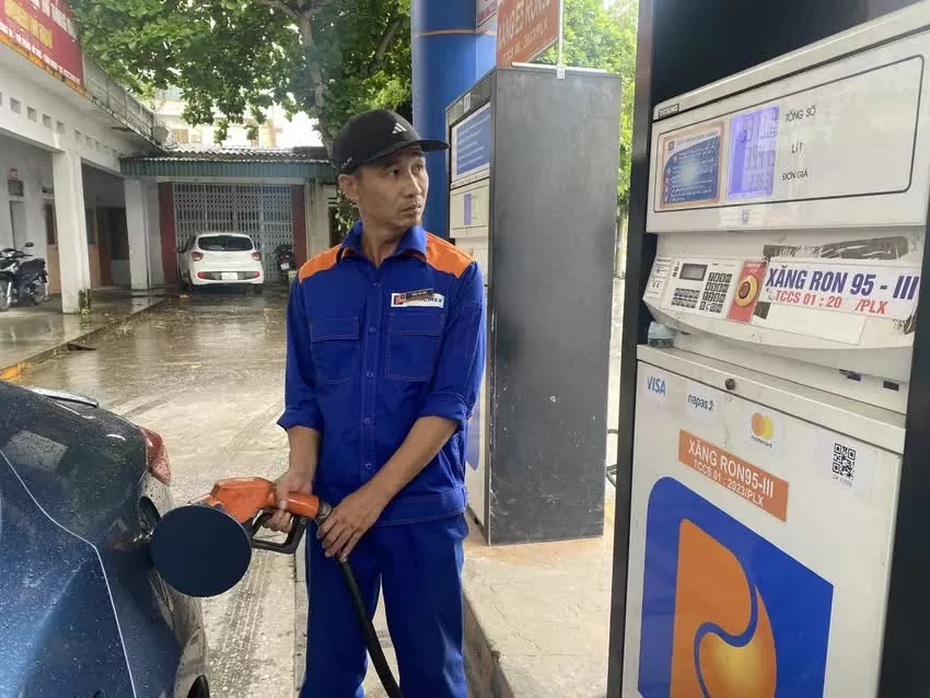 Giá xăng dầu hôm nay 13/2: Giá xăng dầu hôm nay 13/2: Thế giới giảm hơn 2%; trong nước có thể bật tăng vào chiều nay