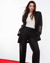 Ca sĩ Hồ Ngọc Hà hóa 'quý cô sành điệu', cuốn hút trong mọi khung hình